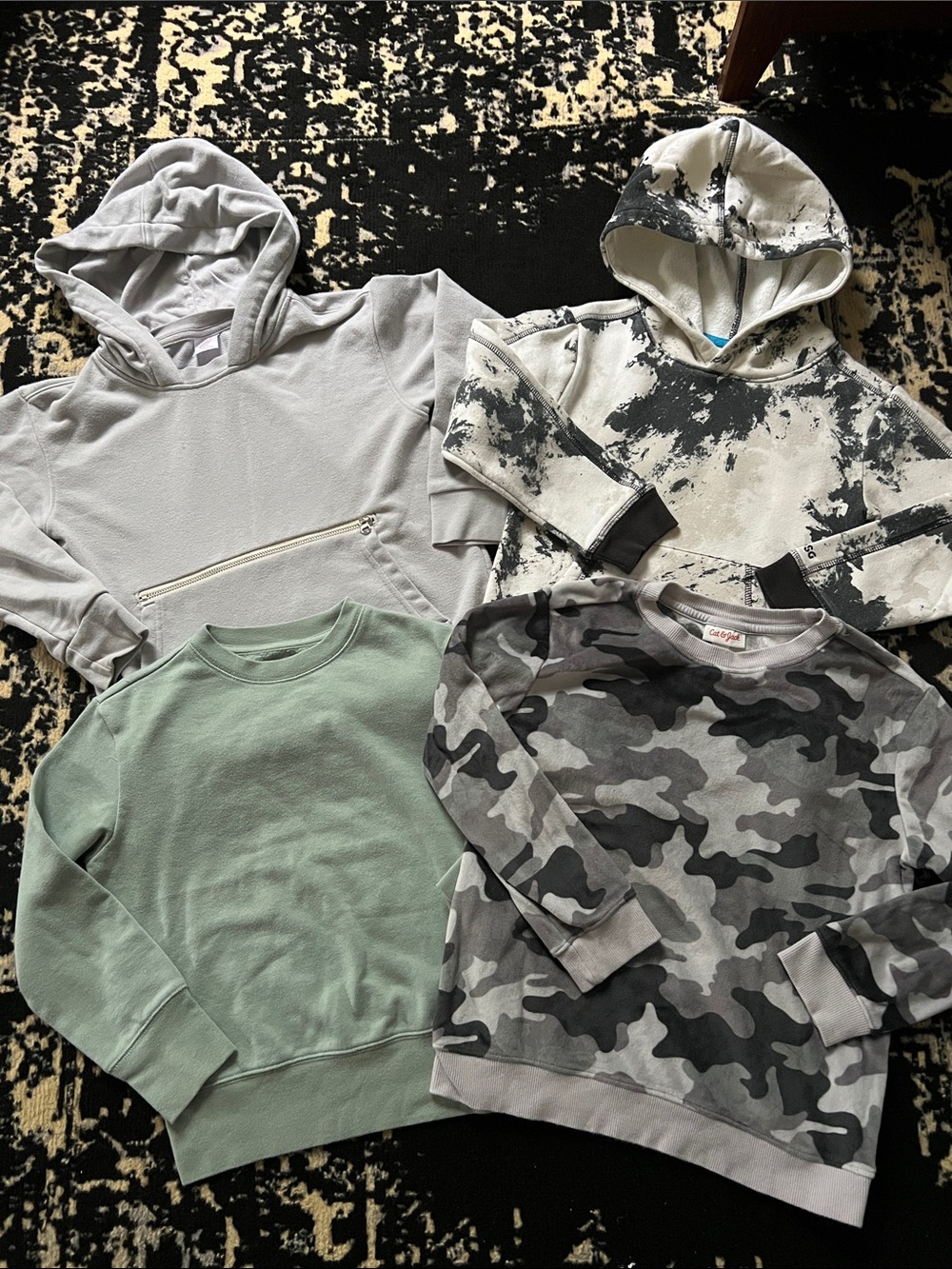 Boys 4 pc sweatshirt bundle size 6/7